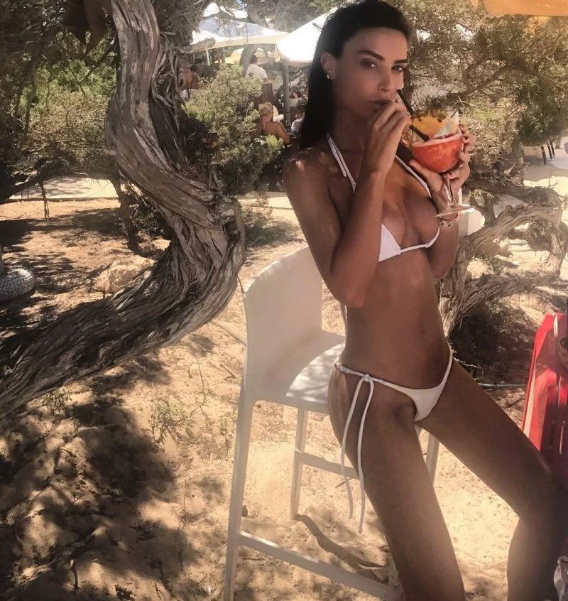 Slender Bikini Babes: Hot Girls in Bikinis Showing Off Their Toned Bodies