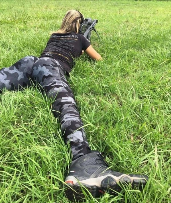 Slim Beauties in Tight Yoga Pants: 38 Explicit Photos of Sexy Babes