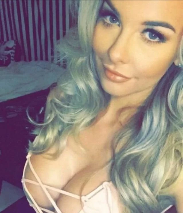 Mesmerizing Eyes of These Girls Go Unnoticed - 33 Explicit Photos