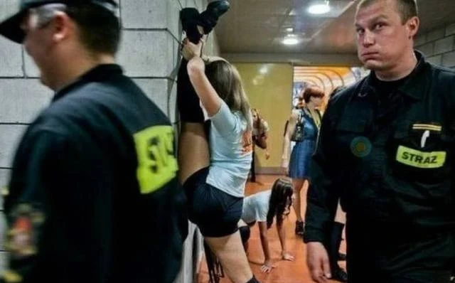 Wild and Crazy Girls Going All Out: 41 Explicit Photos of Fun and Madness