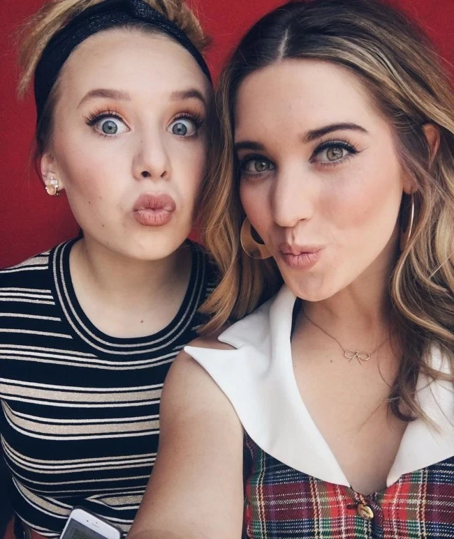 Cheerful and Cute Girlfriends and Sisters: 40 Explicit Photos of Fun and Beauty