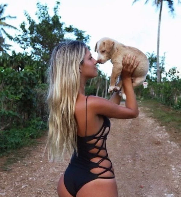 Sexy Tan Lines on Beautiful Girls: 30 Hot Photos