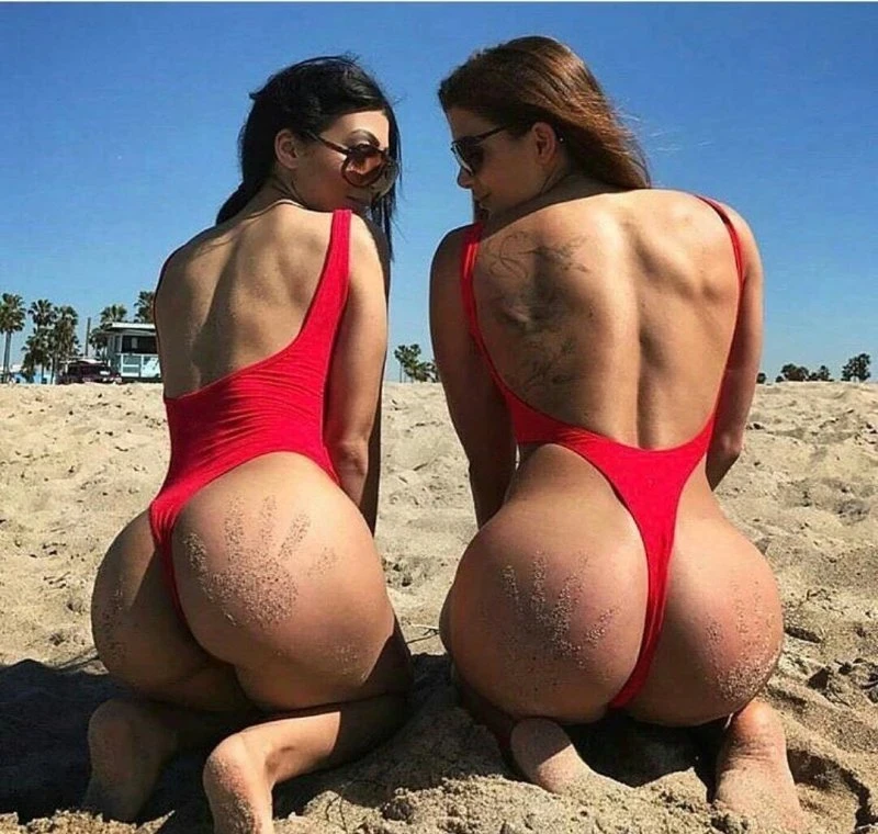 Seductive Butts of Beautiful Girls on Thursday Morning