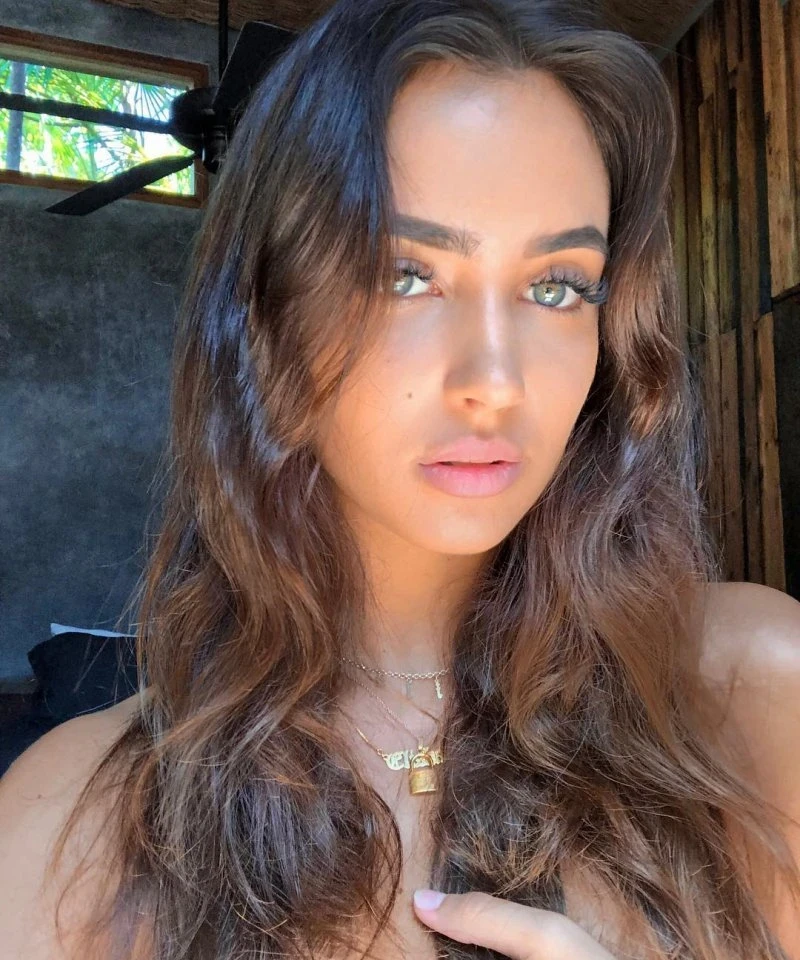 Hot Babe of the Day - Elisha Herbert Sizzling Photoshoot Exclusives