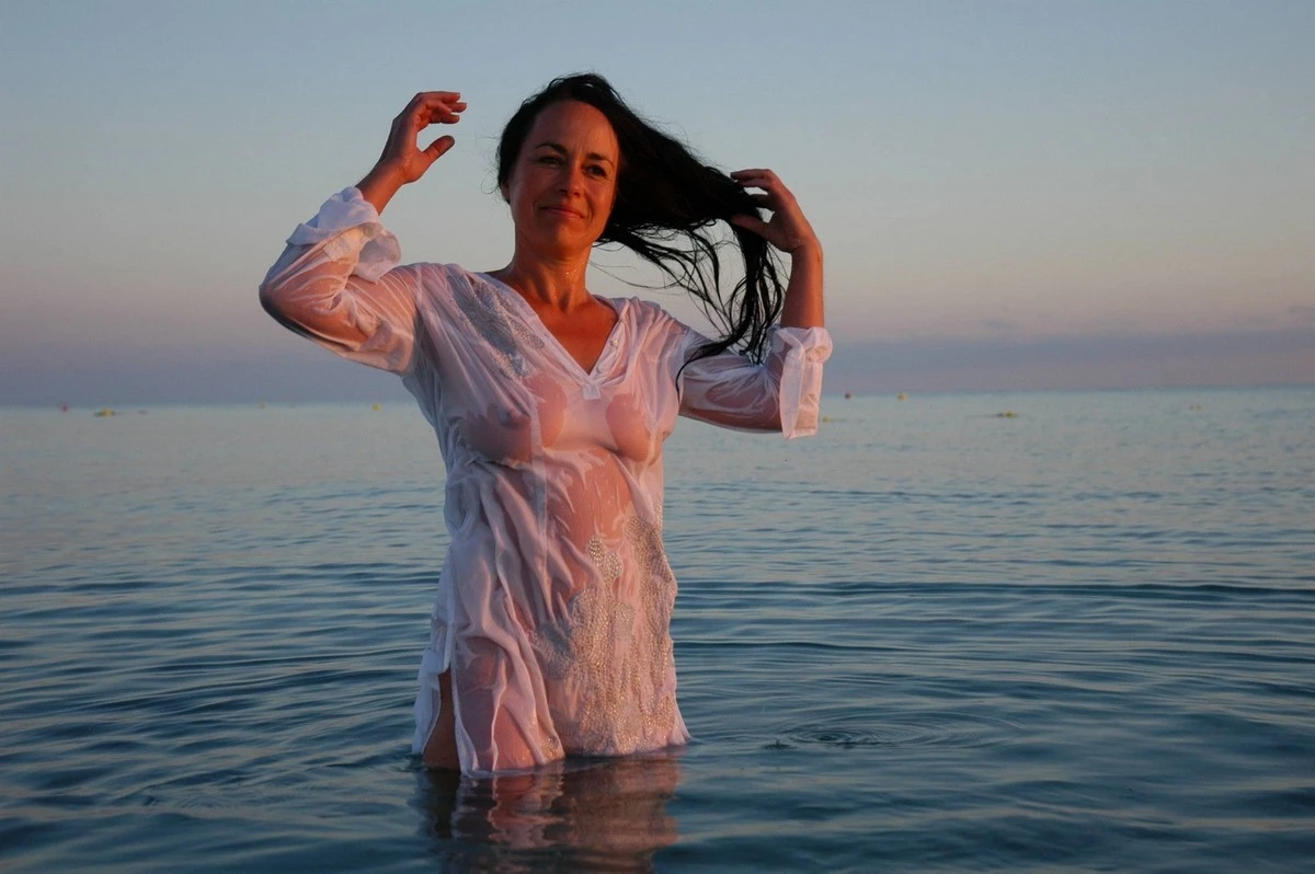Explicit Nude Nudist Girls: Hot and Uncensored Beach Babes Exposed