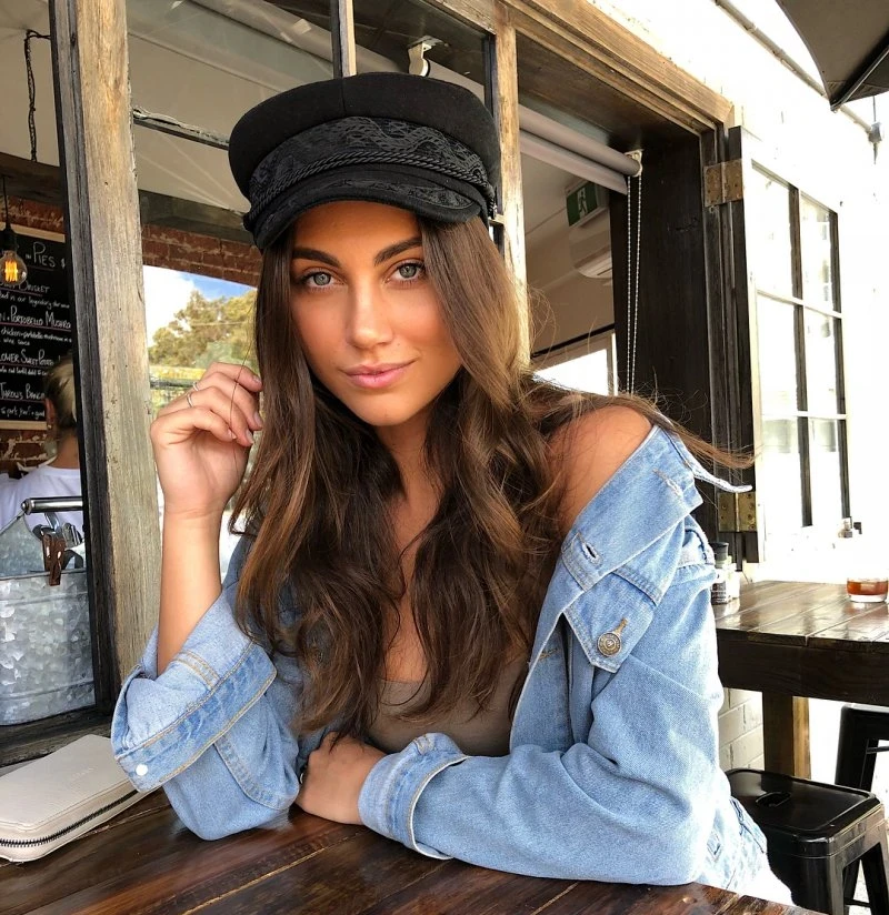 Hot Australian Nurse Stef Rayner: Explicit & Bold Photos