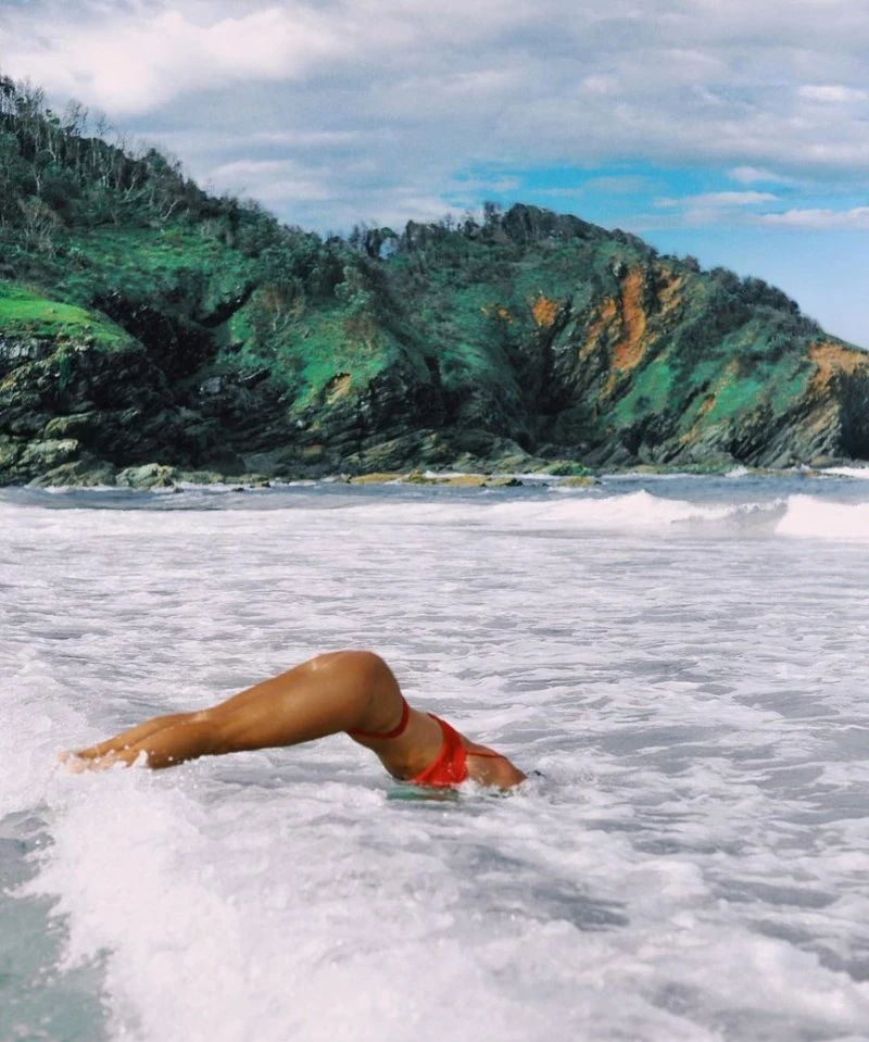 Hot Babes Up Early Tuesday Morning: Sexy Beauties in Action!