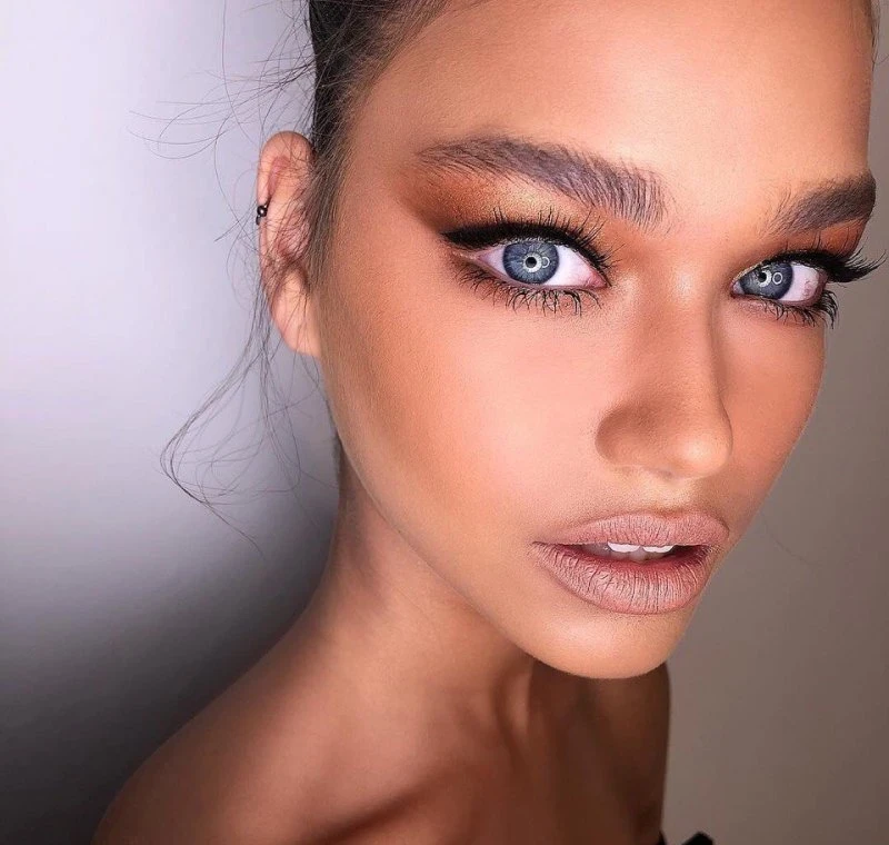 Hot Babes Up Early Tuesday Morning: Sexy Beauties in Action!