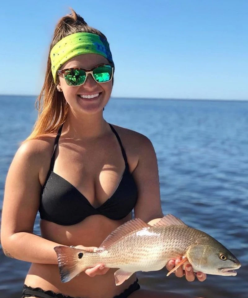 Sexy Girls Fishing: Hot Babes Catching Fish in Bikinis