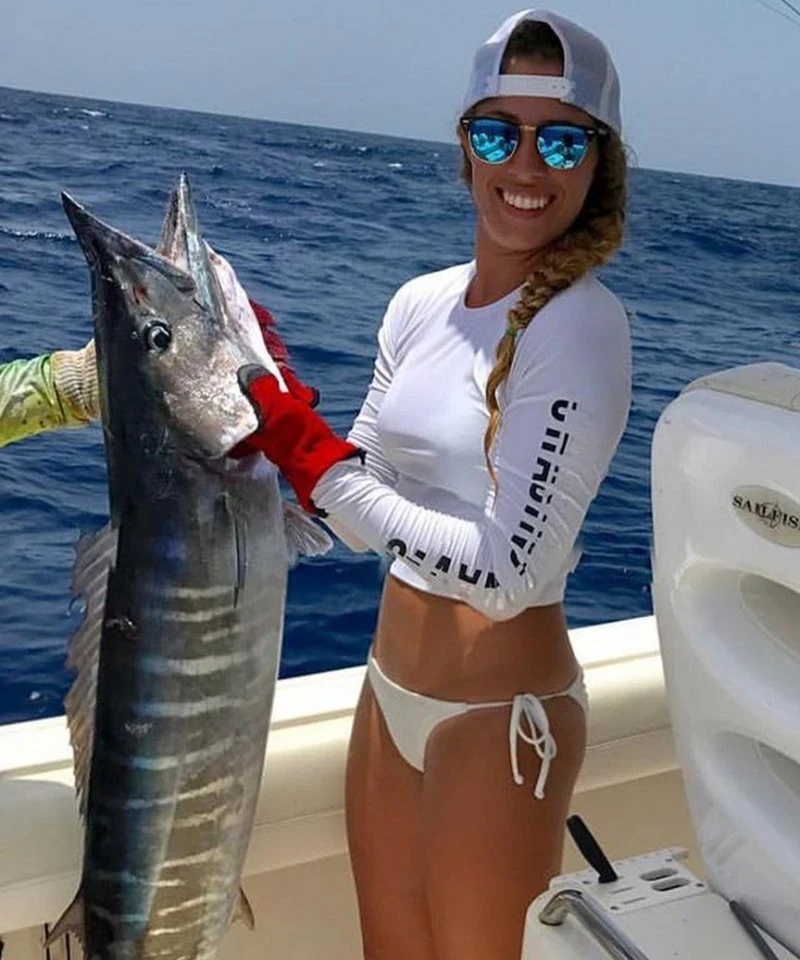 Sexy Girls Fishing: Hot Babes Catching Fish in Bikinis