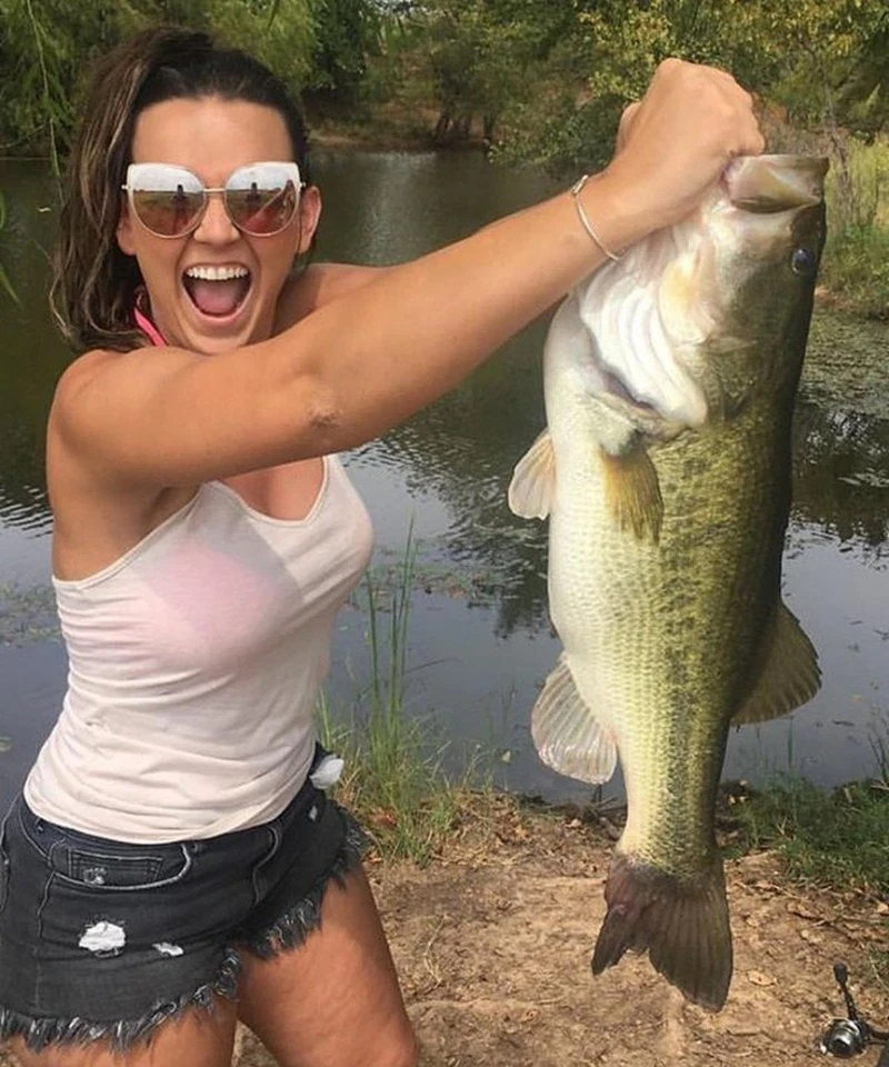 Sexy Girls Fishing: Hot Babes Catching Fish in Bikinis