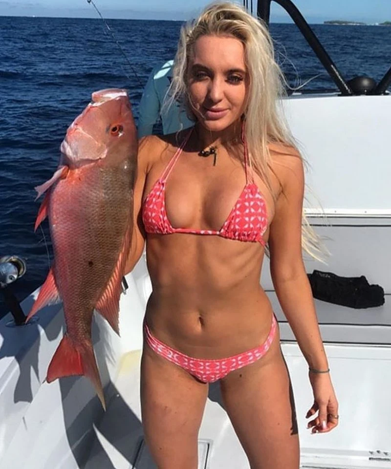 Sexy Girls Fishing: Hot Babes Catching Fish in Bikinis