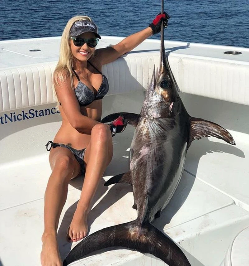 Sexy Girls Fishing: Hot Babes Catching Fish in Bikinis