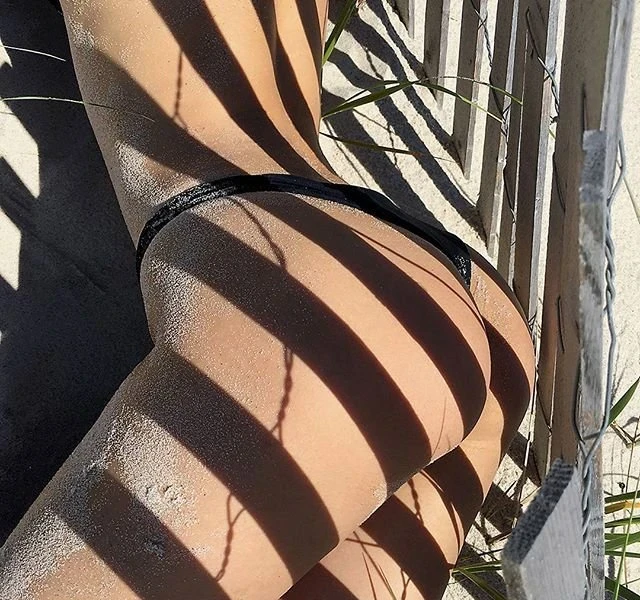 Hot Bikini Babes Relaxing on Vacation: Gorgeous Girls in Bikinis