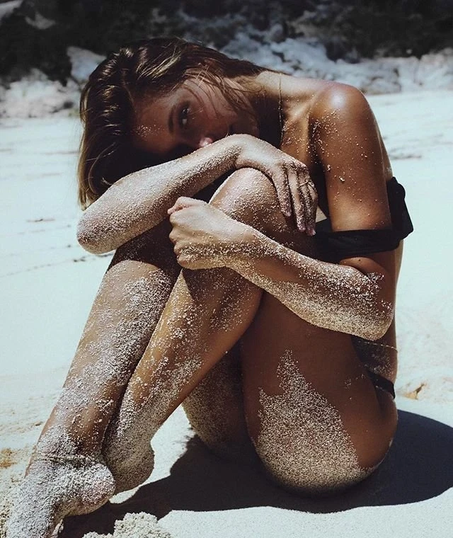 Hot Bikini Babes Relaxing on Vacation: Gorgeous Girls in Bikinis