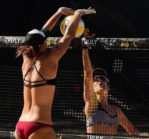 Sexy Beach Babes Playing Volleyball - Hot Women in Bikinis on Sand