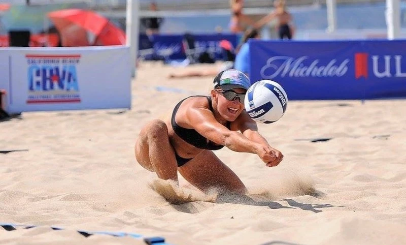 Sexy Beach Babes Playing Volleyball - Hot Women in Bikinis on Sand