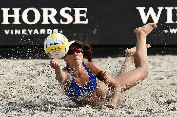 Sexy Beach Babes Playing Volleyball - Hot Women in Bikinis on Sand