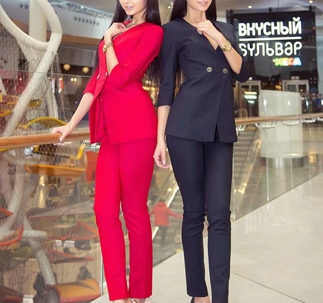 Sexy Twin Sisters: Hot Blonde Babes in Lingerie - Seductive Sibling Photo Shoot