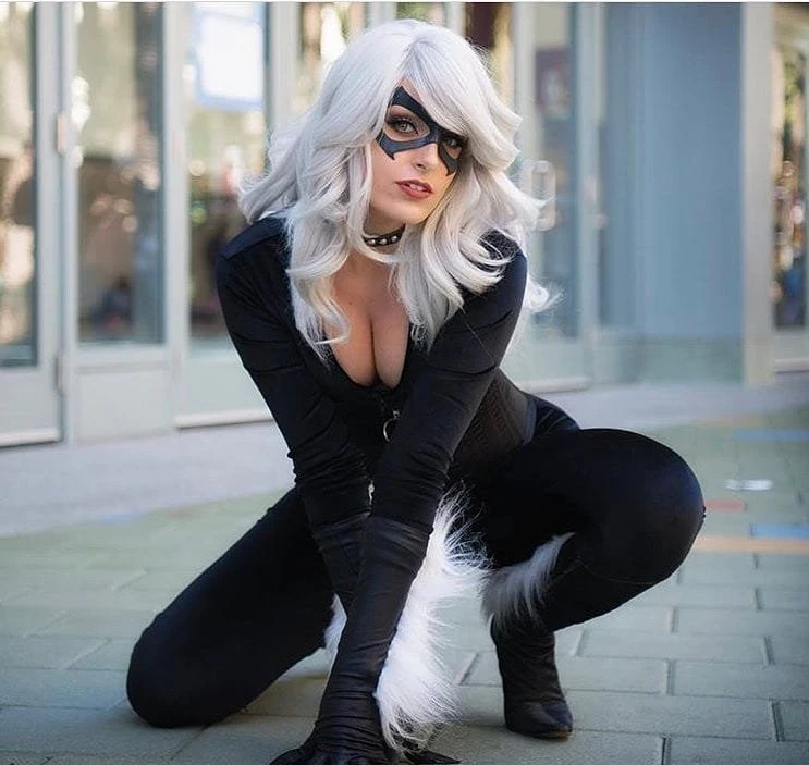 Seductive and Beautiful Cosplay Girls: Explicit Photoshoot