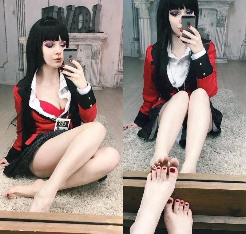 Seductive and Beautiful Cosplay Girls: Explicit Photoshoot