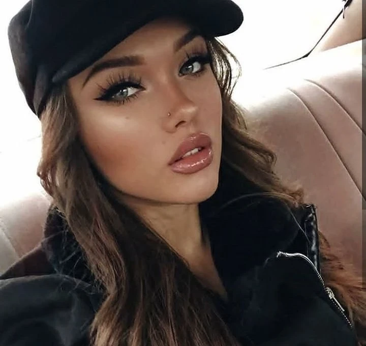 Sexy Babes: Hot and Cute Girls in Provocative Poses