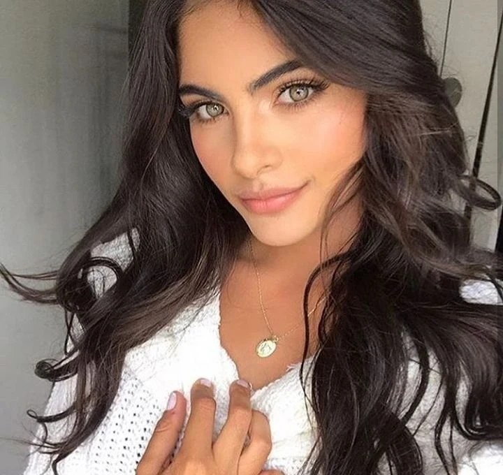 Sexy Babes: Hot and Cute Girls in Provocative Poses