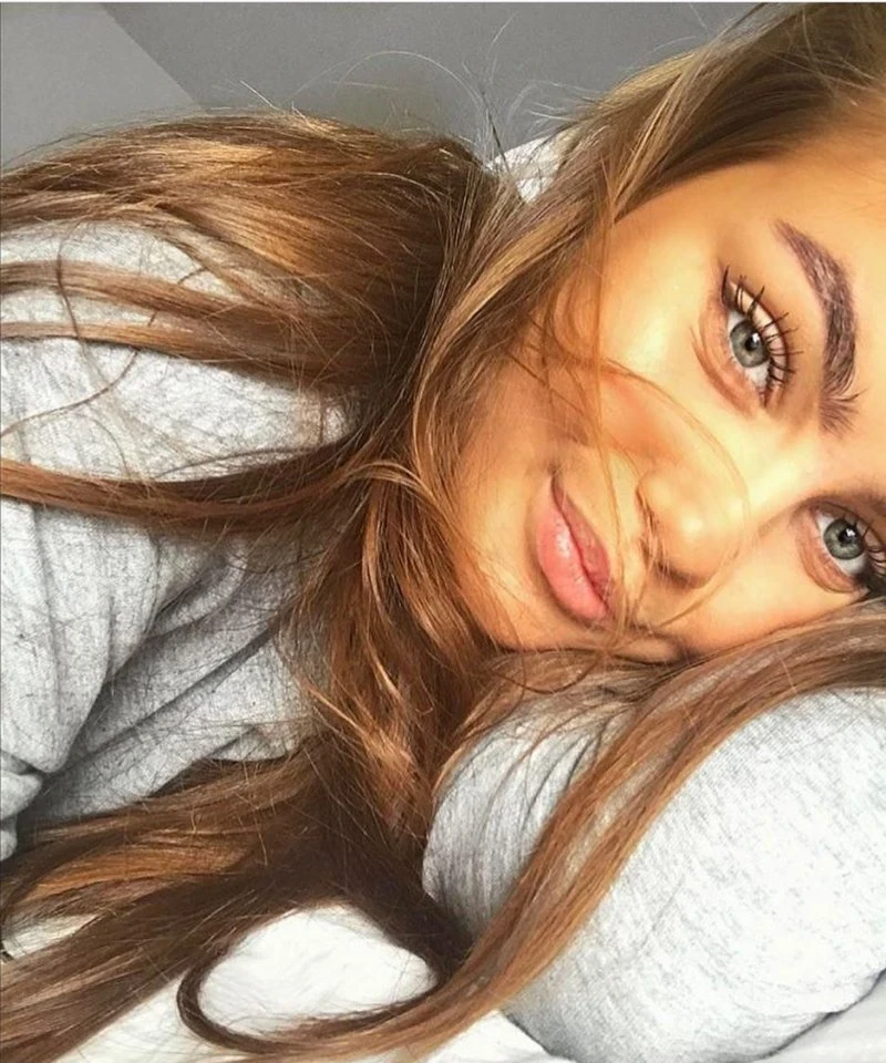 Sexy Babes: Hot and Cute Girls in Provocative Poses