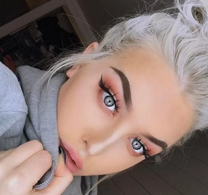 Sexy Babes: Hot and Cute Girls in Provocative Poses