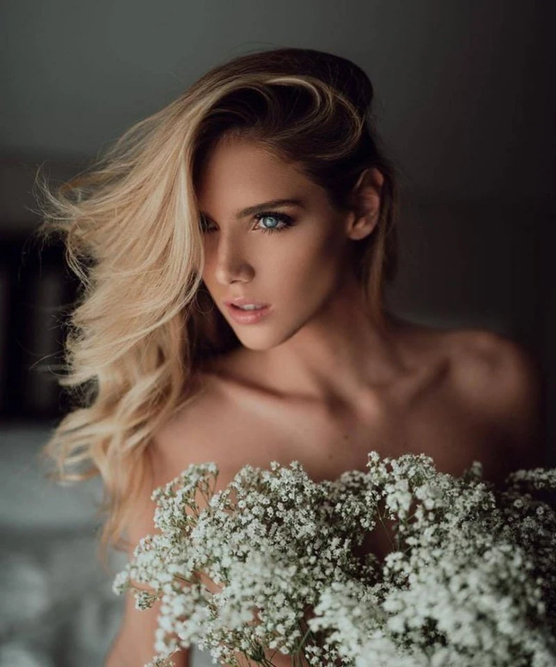 Sexy Babes: Hot and Cute Girls in Provocative Poses