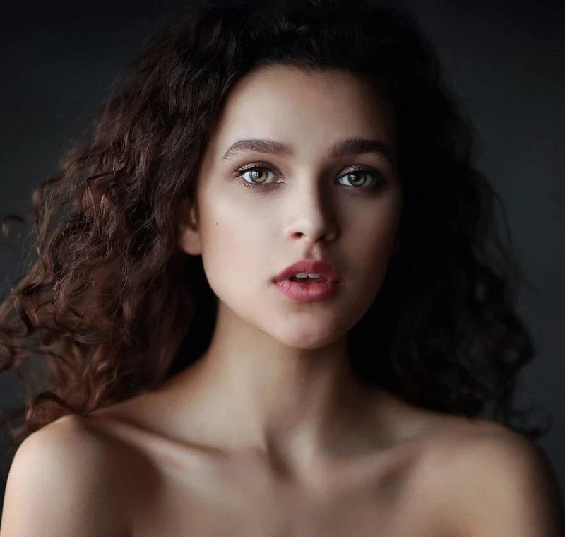 Sexy Babes: Hot and Cute Girls in Provocative Poses