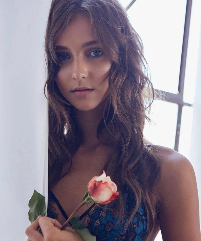 Sexy Babes: Hot and Cute Girls in Provocative Poses