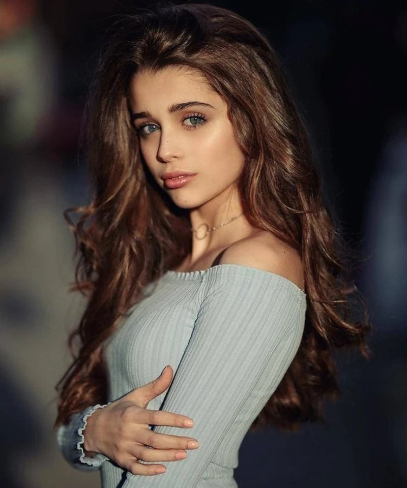 Sexy Babes: Hot and Cute Girls in Provocative Poses