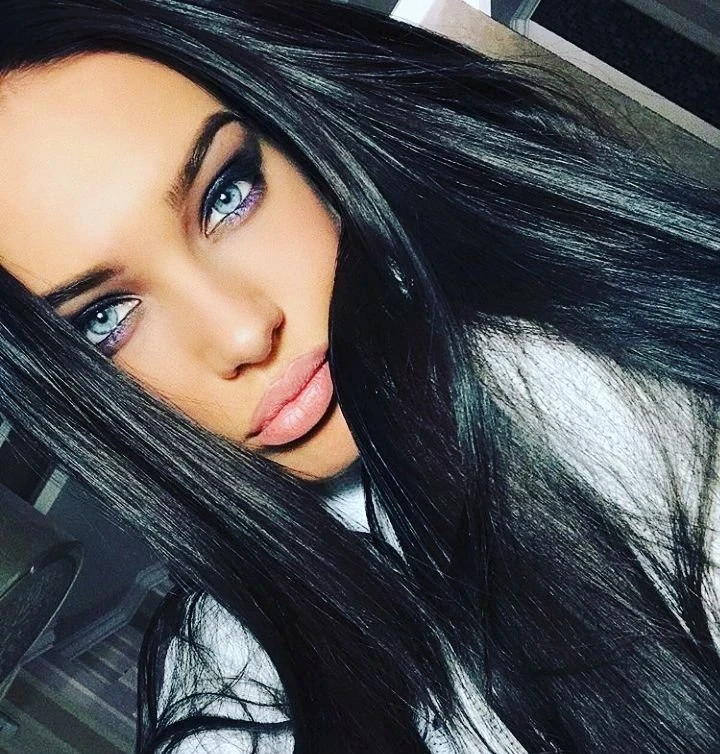 Sexy Babes: Hot and Cute Girls in Provocative Poses