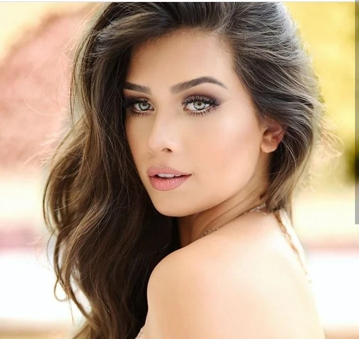 Sexy Babes: Hot and Cute Girls in Provocative Poses