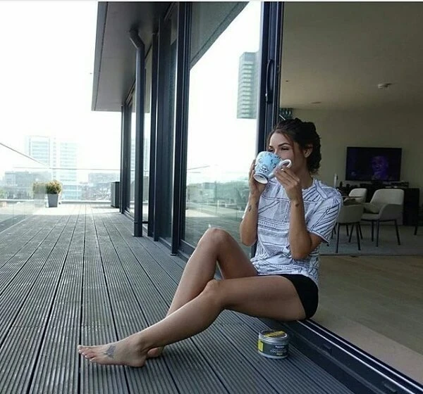 Strong-Legged Sporty Babes: Hot Girls with Powerful Legs