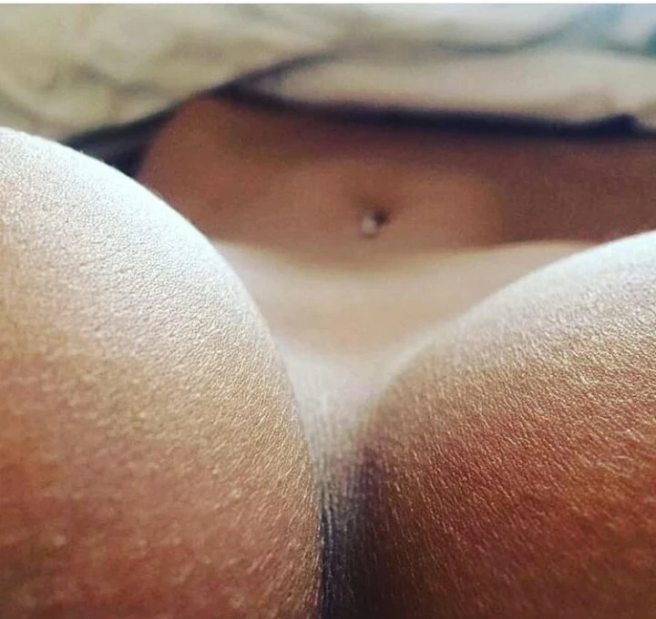 Seductive Cleavage of Busty Girls: Exposed and Alluring!