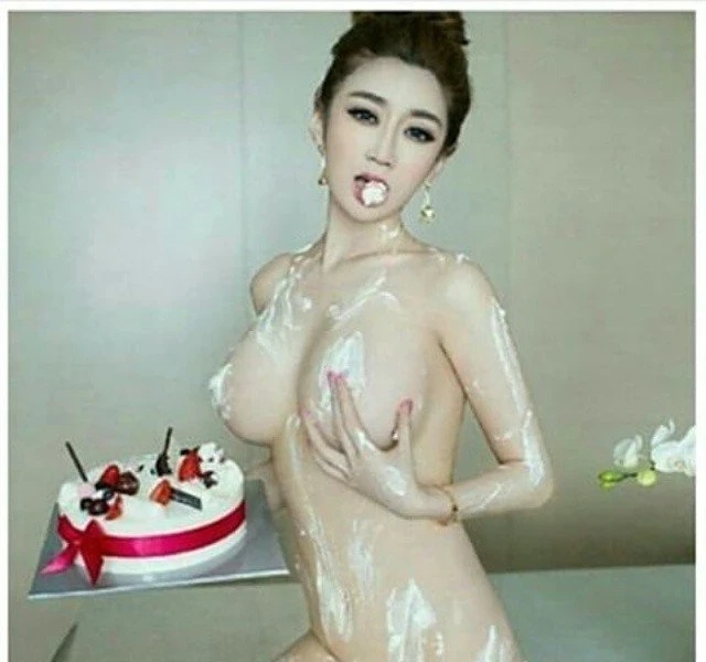 Seductive Asian Girls: Hot and Explicit Photos for Adult Viewing