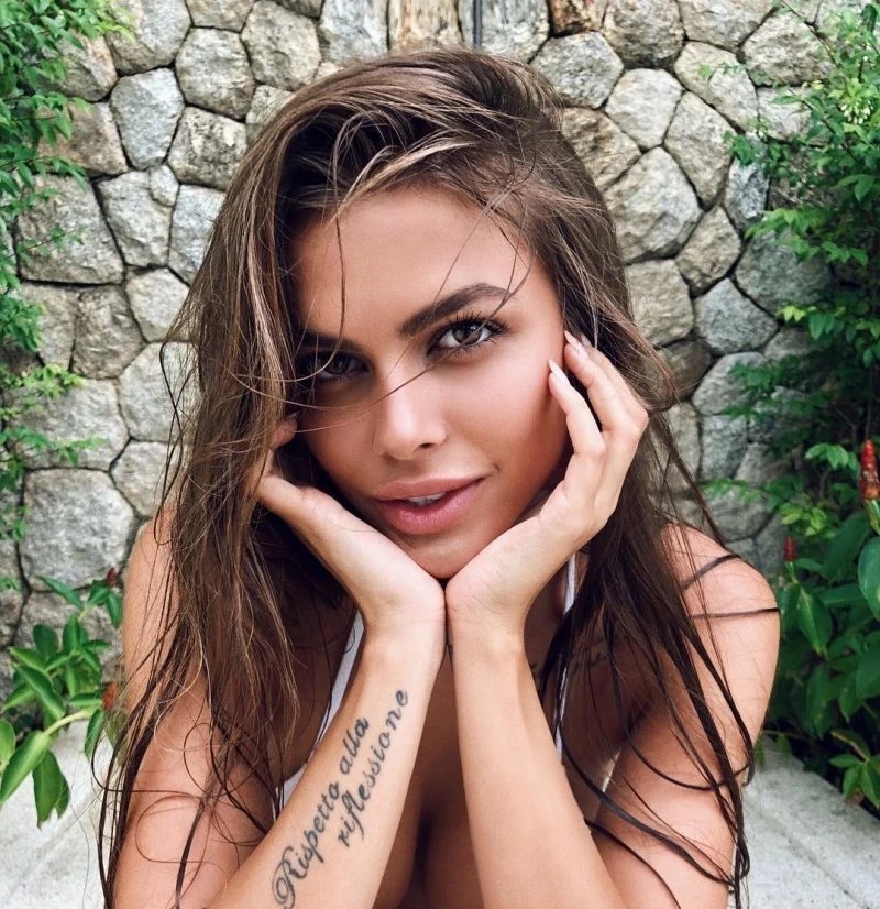 Russian Bombshell Vika Odintsova: Popular Model from St. Petersburg