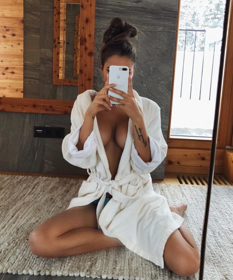 Russian Bombshell Vika Odintsova: Popular Model from St. Petersburg