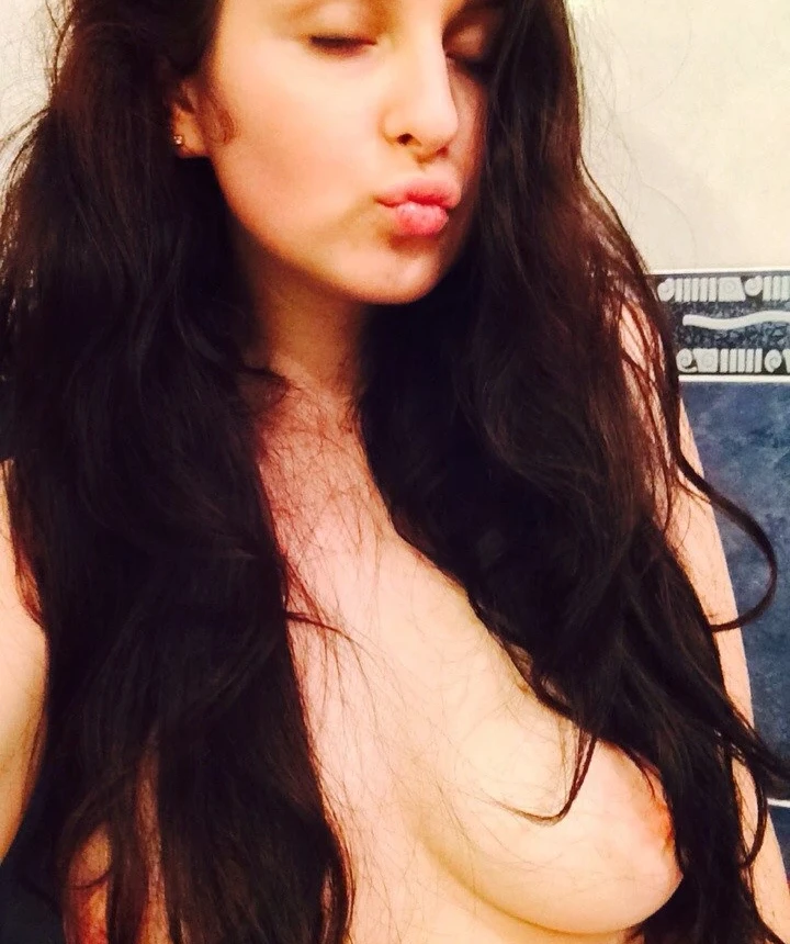 Hot Young Babe's Sexy Selfie - Explicit and Seductive Photo