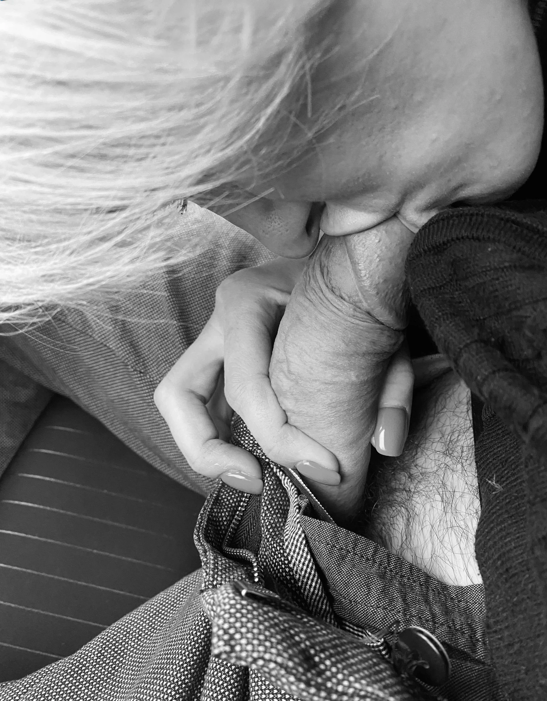 Wife Gives Blowjob in Car: Hot Amateur Oral Sex Video