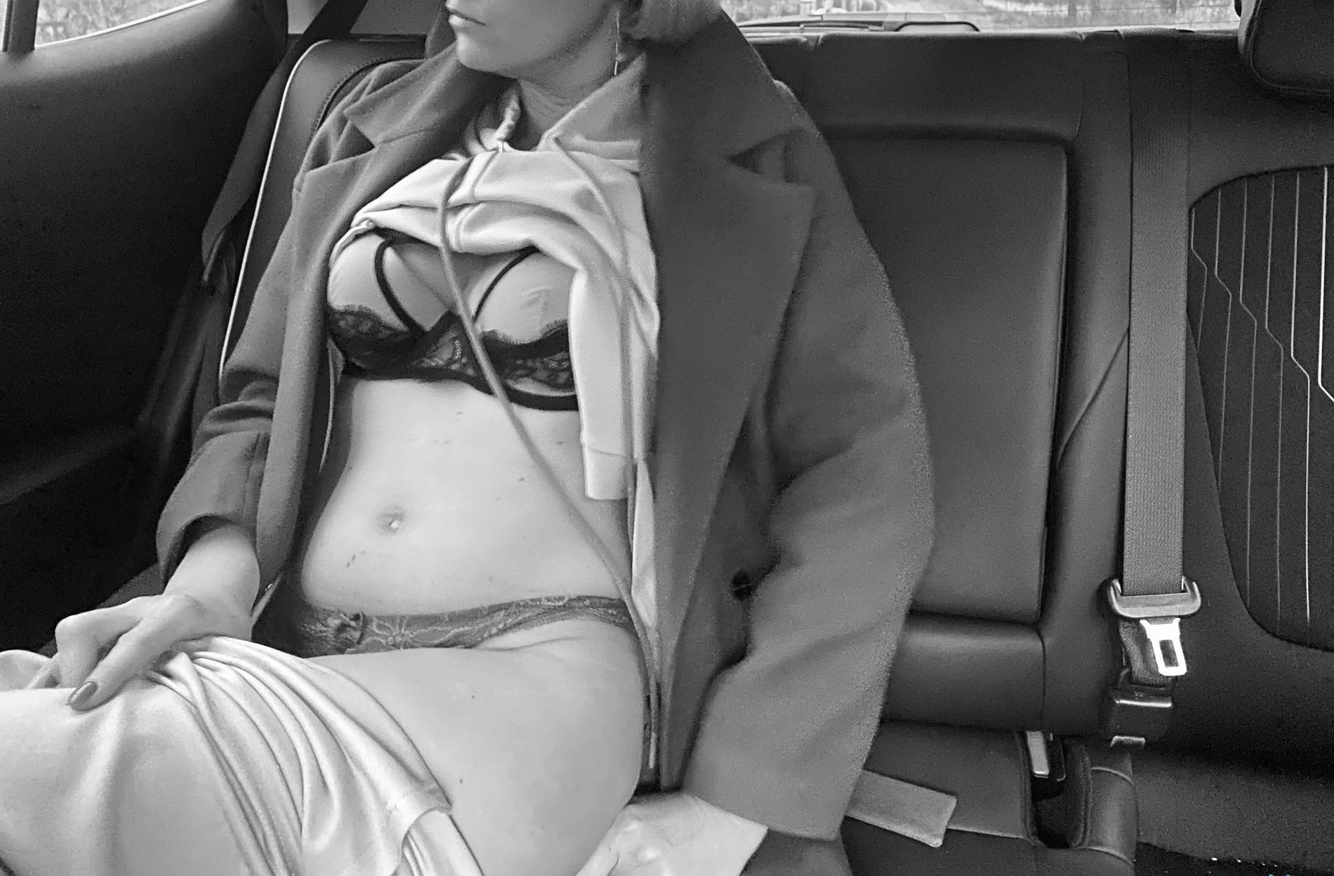 Wife Gives Blowjob in Car: Hot Amateur Oral Sex Video