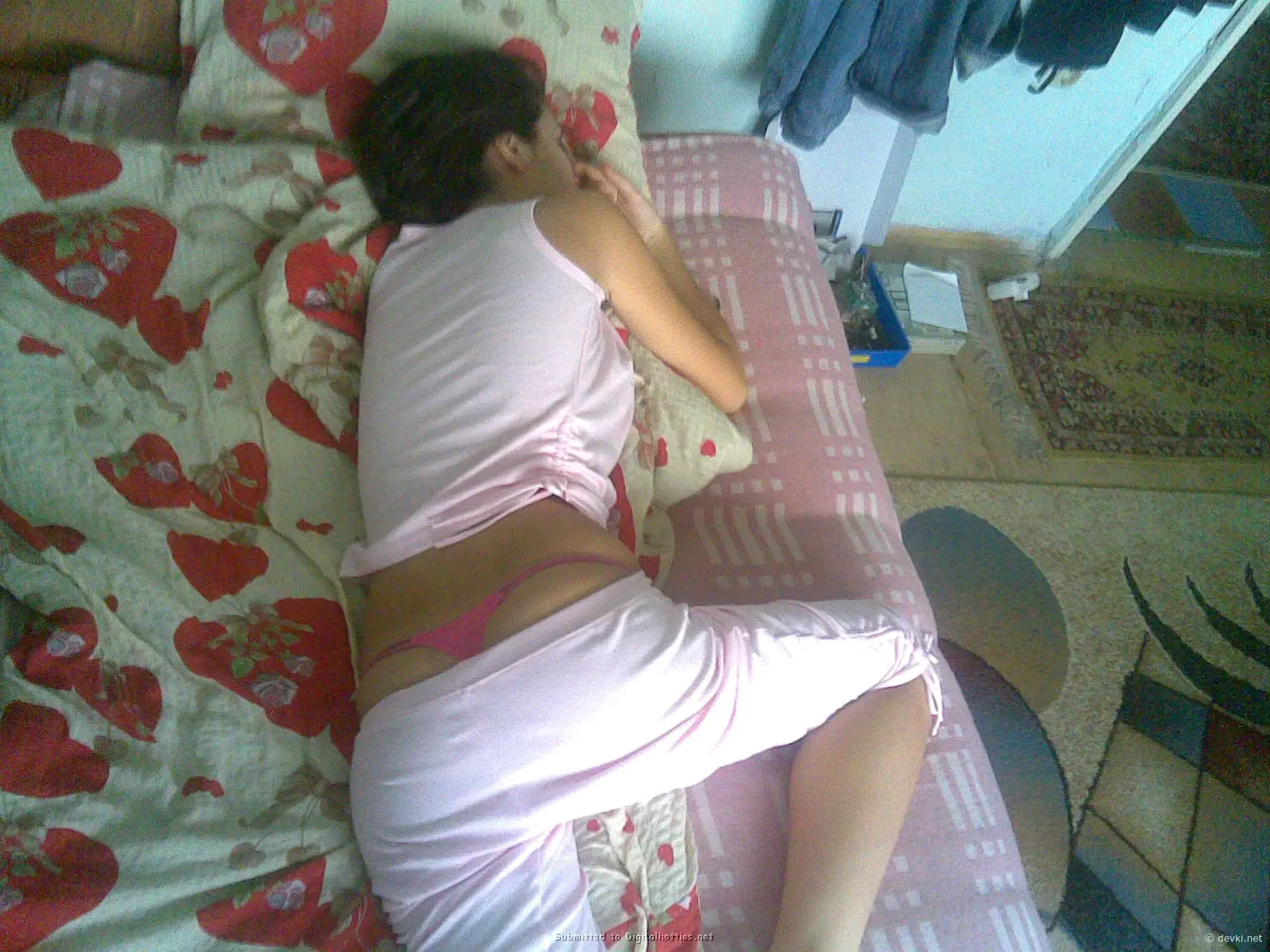 Spread Pussy with Fingers: Explicit Solo Masturbation