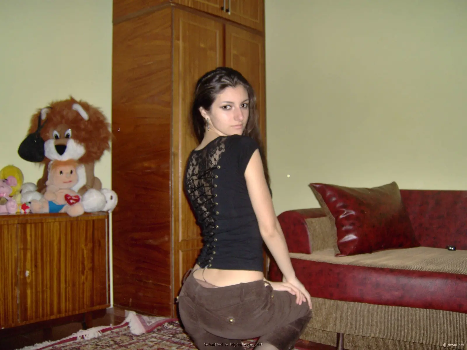 Spread Pussy with Fingers: Explicit Solo Masturbation
