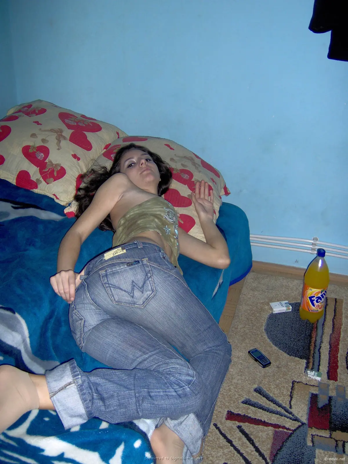 Spread Pussy with Fingers: Explicit Solo Masturbation