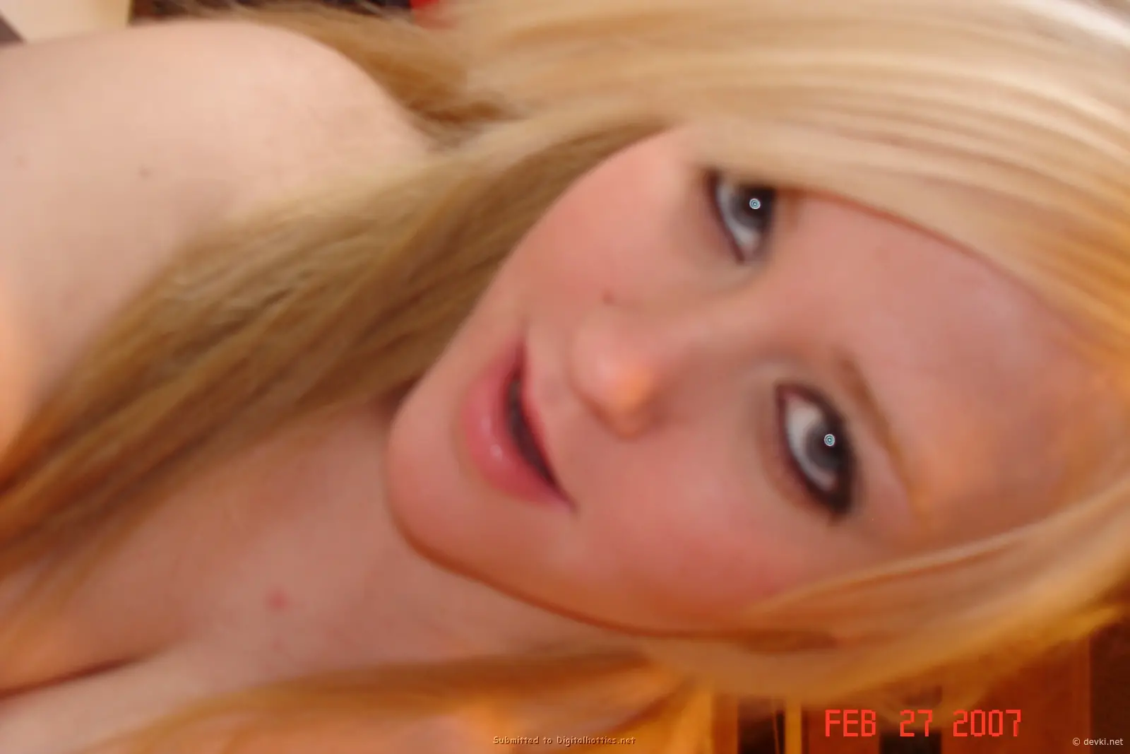 Chubby Girl Exposes Pussy: Explicit BBW Porn