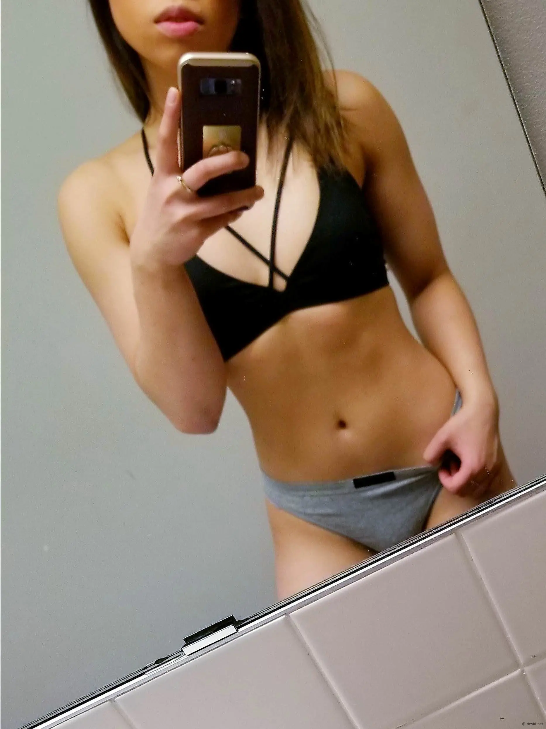 Hot Trend: Sexy Beauty's Explicit Selfies