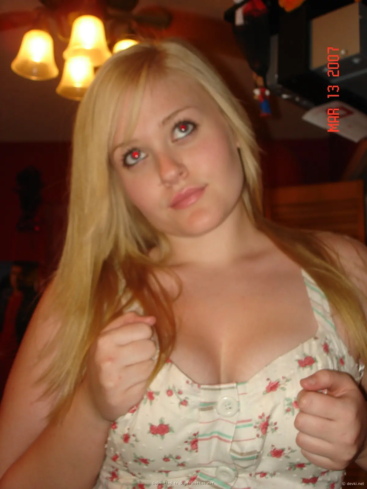 Chubby Girl Exposes Pussy: Explicit BBW Porn