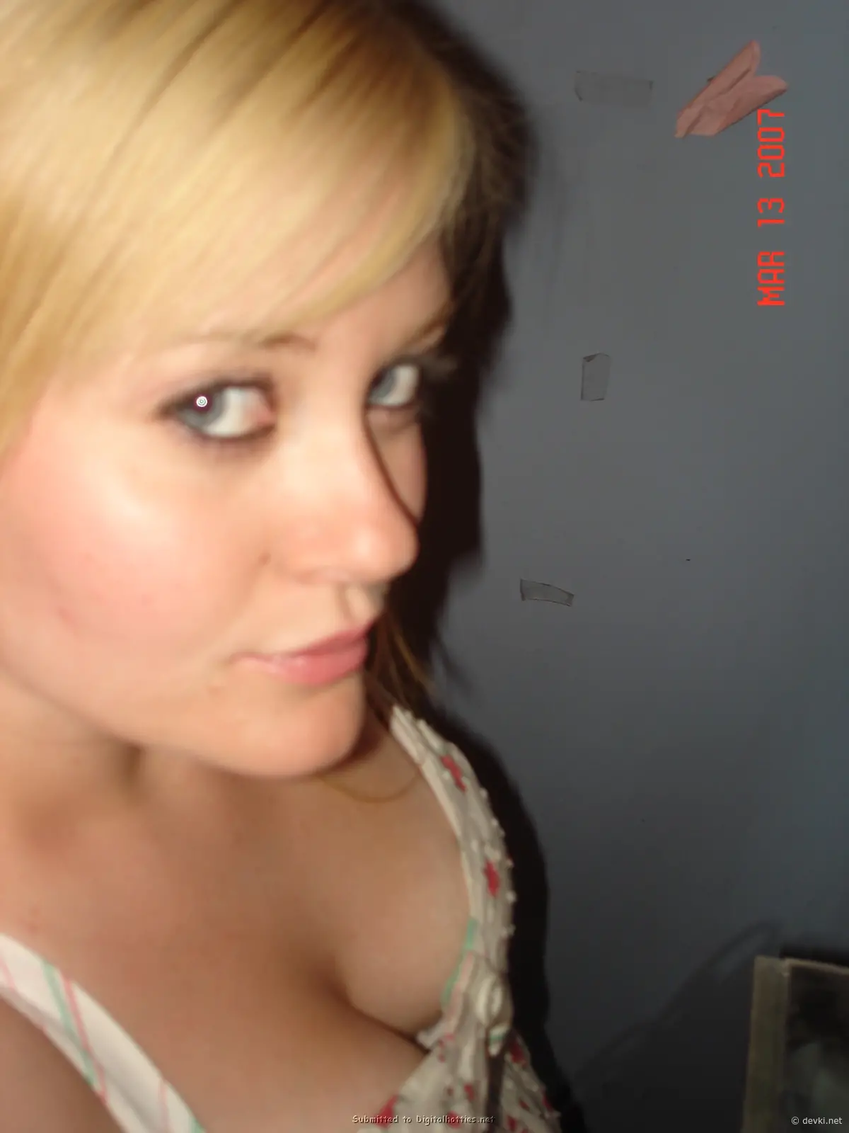 Chubby Girl Exposes Pussy: Explicit BBW Porn